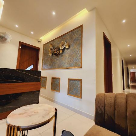 Shehnai Hotel And Banquet Hisar Exterior photo